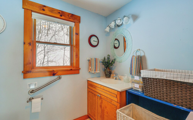 All-season Lake House Between Okemo & Killington!