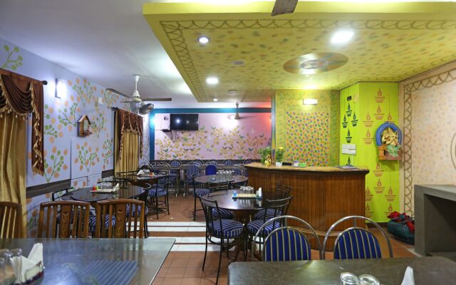 Capital O 6077 Hotel Ashraya