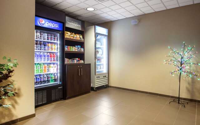 Comfort Suites Johnson Creek Conference Center