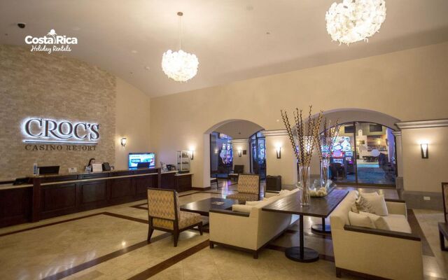 Crocs Resort Oceanfront Penthouse Jaco