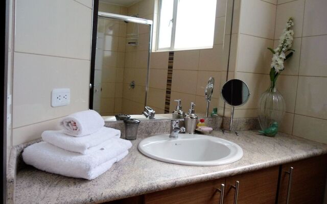 PLAZA FOCH Area - APARTMENTS with Balcony