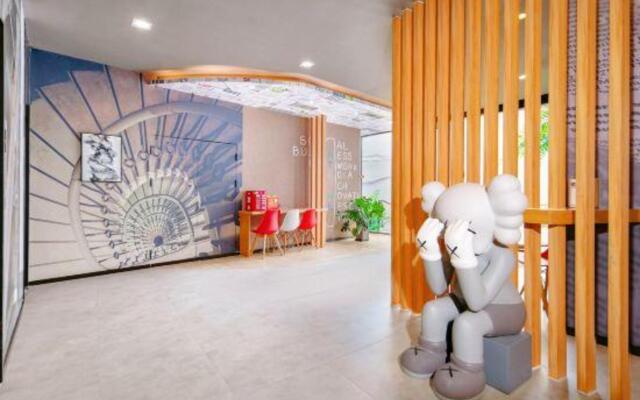Ibis Ningbo Tianyi Square