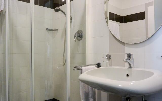 Vista Hotel & Residence