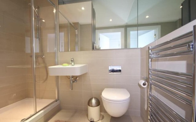 Central London 2-bed Apartment