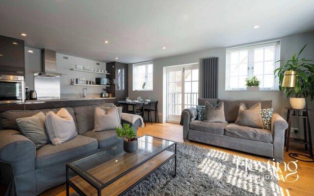 Modern Luxury Apartment In The Heart of Henley