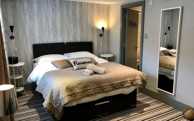 Ei8ht Brighton Apartments