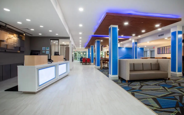 Holiday Inn Express And Suites Deland South