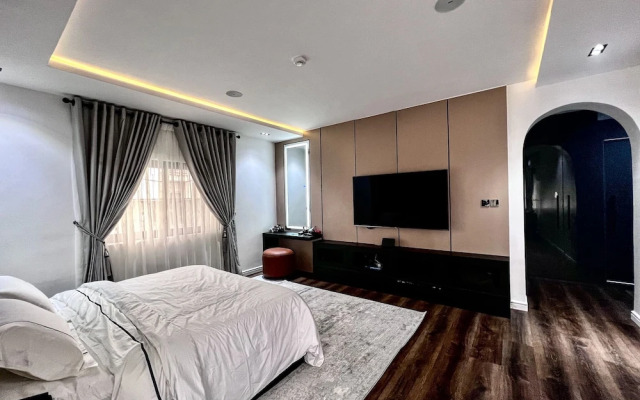 Luxury, Contemporary 4-bed Apartment in Ikoyi