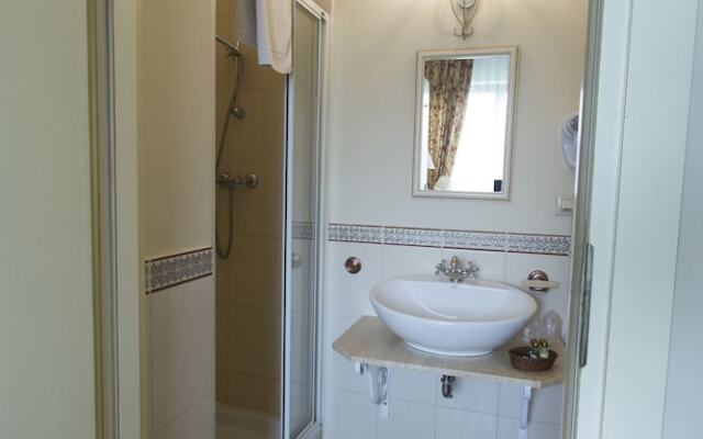 Villa Estera - Hotel & Restauracja