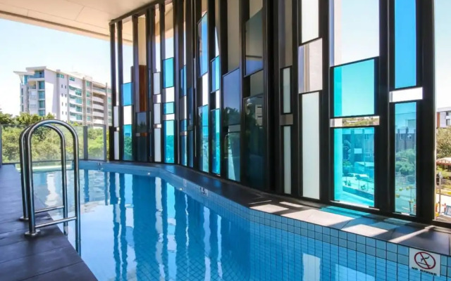 2 Bedroom Riverside Apartment in Hamilton Portside