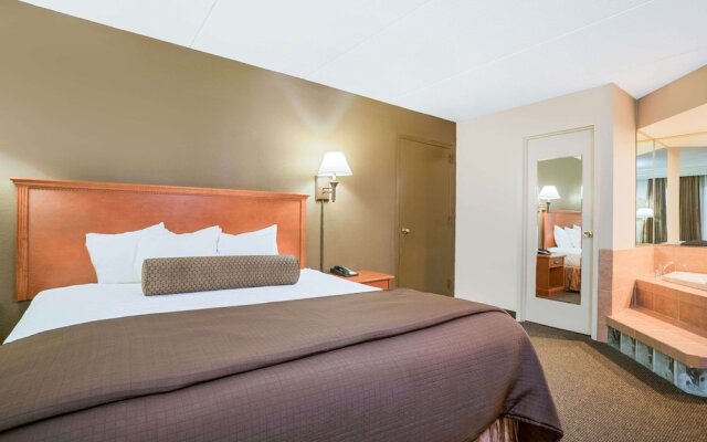 Ramada Plymouth Hotel And Conference Center