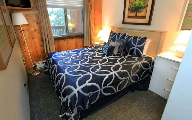 Tahoe Olympic 3 Bedroom Condo by RedAwning