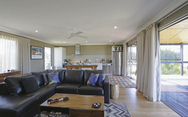 Lilies on Lovedale Estate - Heated Pool and Spa