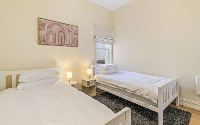 Gorgeous 2-bed Victorian Home in Artsy – Guest Rooms – Melbourne