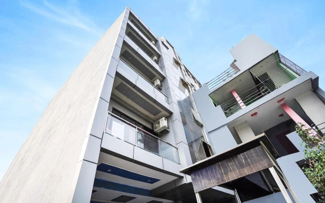 OYO Townhouse 1077 Hotel travel time