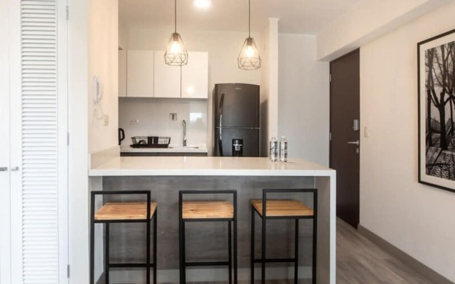 w Modern 1BR With Balcony in San Isidro