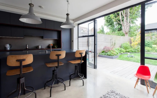 Ardilaun Road by Onefinestay
