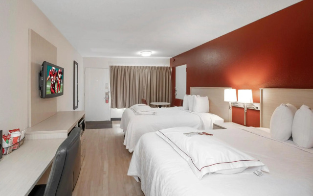 Red Roof Inn PLUS+ & Suites Naples Downtown-5th Ave S