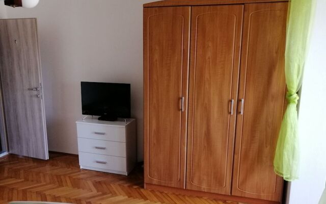 Viktor Rooms and Apartments