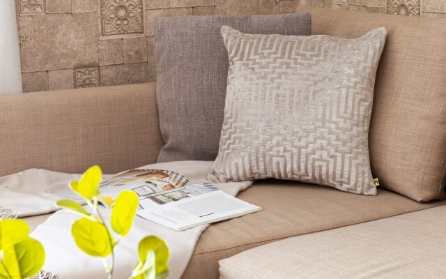 Fashionable 1BR in the Trendy Jlt! Sleeps 4!