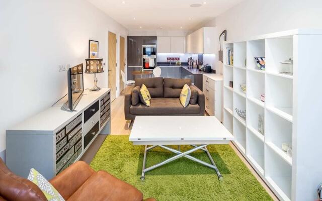 Funky Modern 1 bed in Trendy Clerkenwell W/balcony