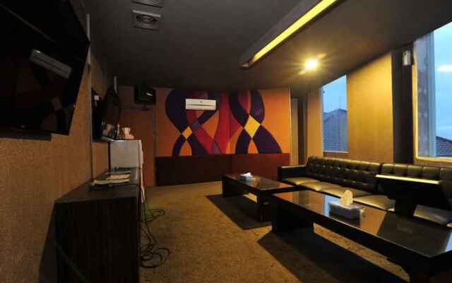Studio Inn & Suites