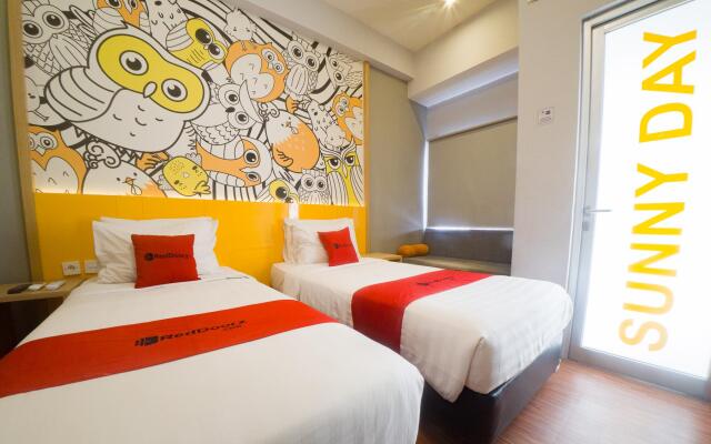 RedDoorz Apartment near Bundaran Satelit Surabaya