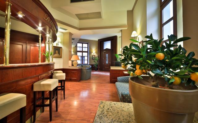 Hotel Carlton
