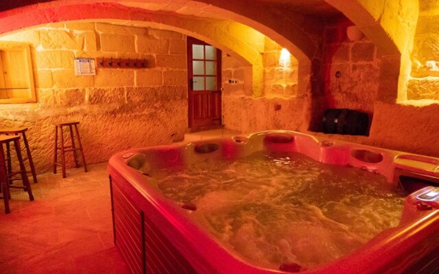 Villeleynah Amazing Gozitan Villa + Pool