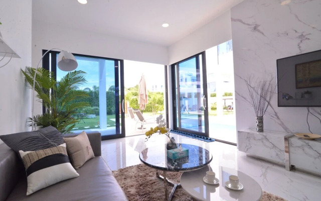 Villa with Shared Pool in Central Pattaya - Palmc16