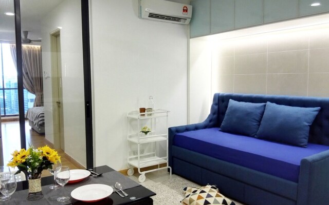 Mid Valley KL Gateway Family Suite Near LRT