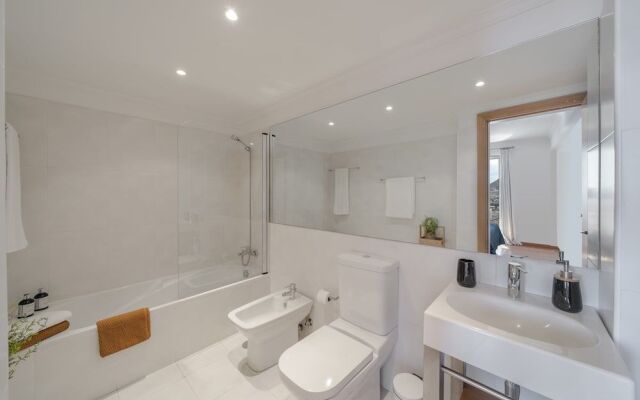 Duplex With sea and Mountain Views, Casa do Castelo