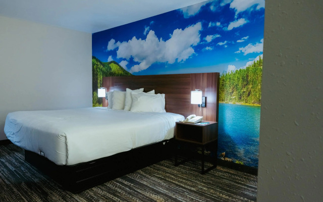 Clarion Pointe-Dillard near Blue Ridge Mountains