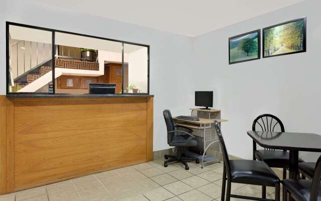 Super 8 by Wyndham Waynesboro