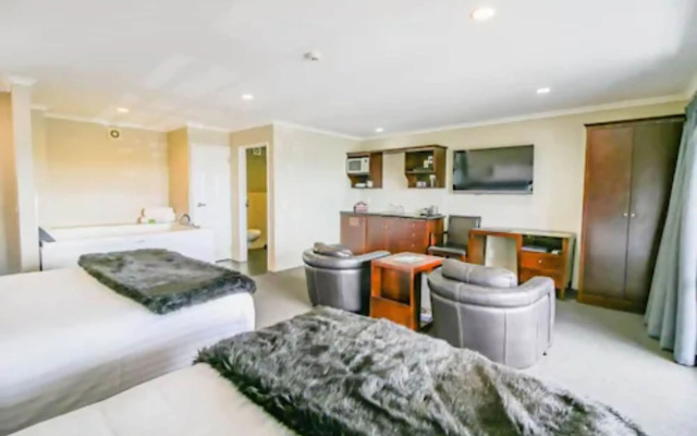 Aotea Motor Lodge