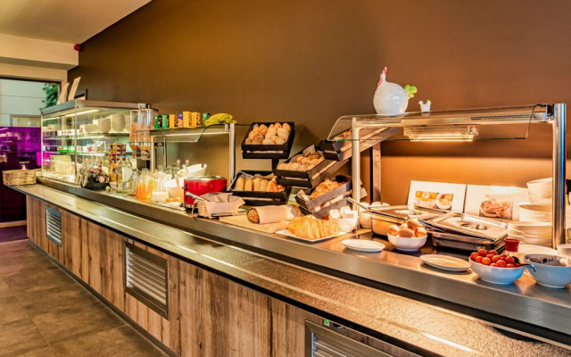 Mezzo Hotel & Business