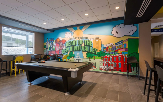 Tru by Hilton Radford, VA