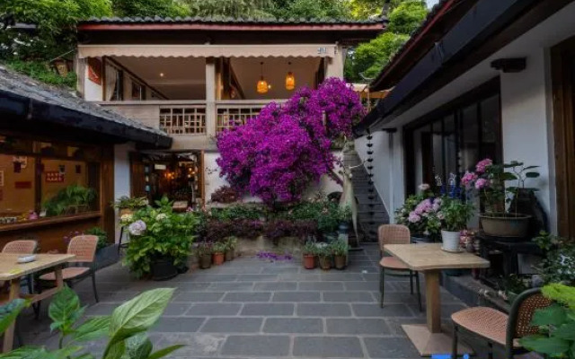 Miaoyuan · Shanqu Pavilion | Light Luxury Garden Accommodation (Lijiang Ancient City South Gate )