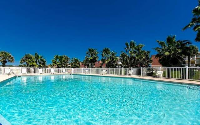 Island 126 Studio Bedroom Condo