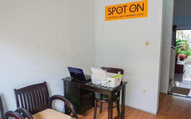 SPOT ON 1792 Roemah Nenekoe Guest House