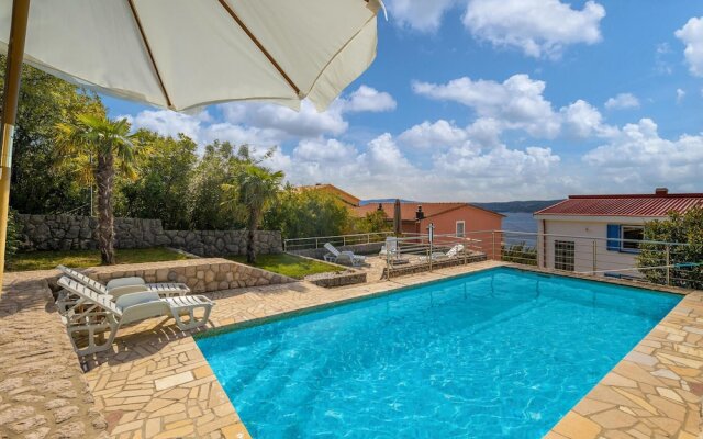 Awesome Home in Dramalj With Wifi and 5 Bedrooms