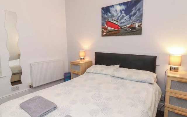 6 Searock Apartments