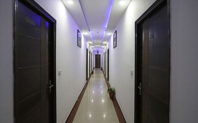 OYO 23297 Hotel Vanaya Palace