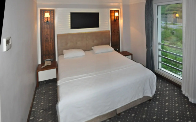 Jolnar Garden Hotel