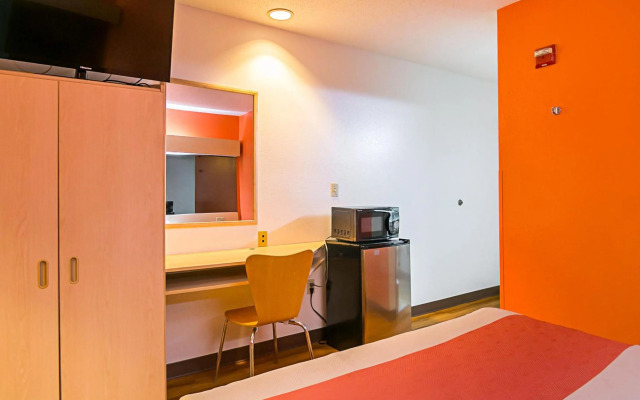 Motel 6 Sycamore, IL