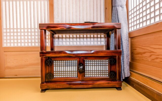 Jeju Hanok Hotel Hallagung