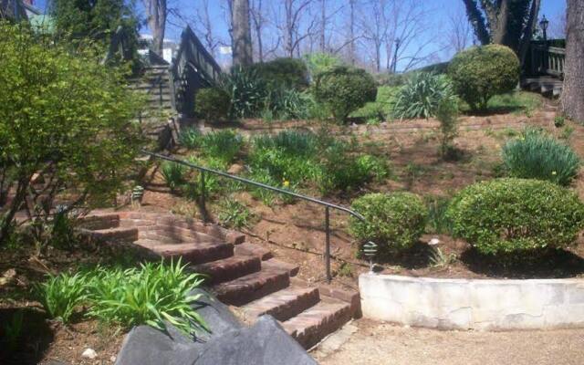 Ubon Thai Victorian Inn & Restaurant