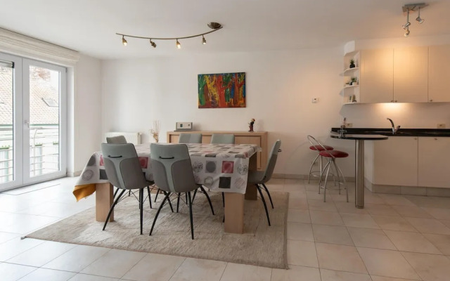 Comfy City Stay Near Sea