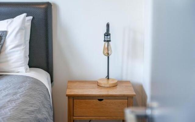 Central Luxury Apartment 205