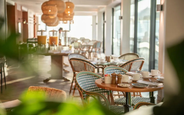 Harbour Beach Club & Hotel